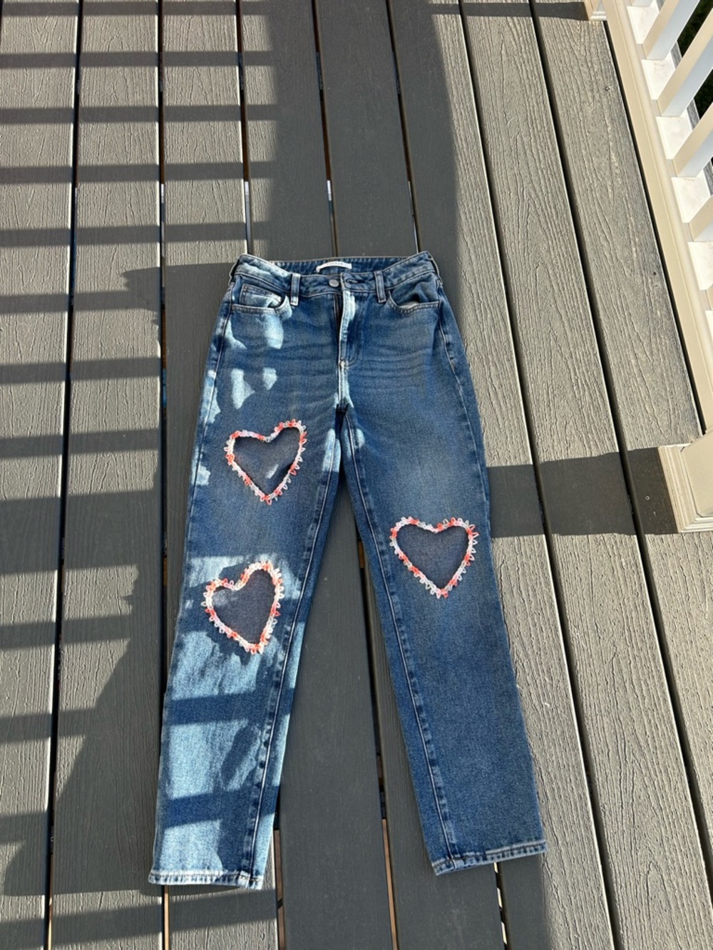 Cut‎ out heart jeans